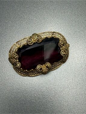 ❤️2/$80 Vintage Gold Filigree Brooch with Amethyst Glass Stone